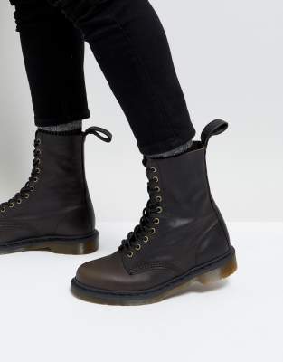 Dr martens black store harvest