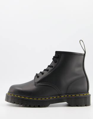 doc martens homme avec des roses