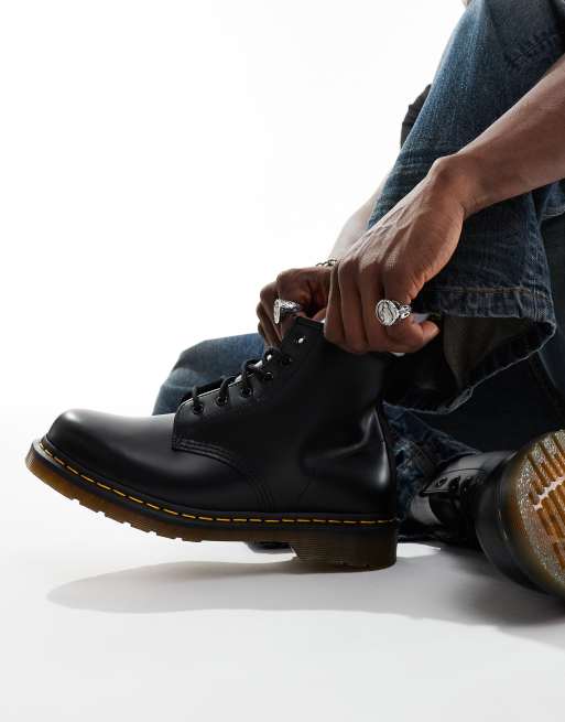 Dr. Martens 101 Glatte Stiefel in Schwarz mit 6 Osen