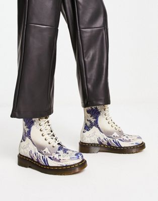 Dr Martens 1460 The Met 8-eye boots  in great wave print
