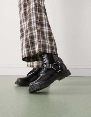 Dr. Martens - 1460 Harness - Stiefel in Schwarz mit 8 Ösen
