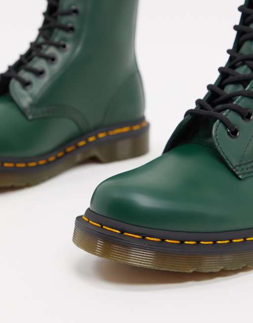 Dr martens 2024 green shoes