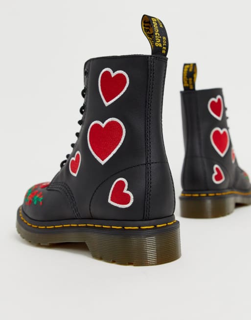 Dr martens met hartjes new arrivals