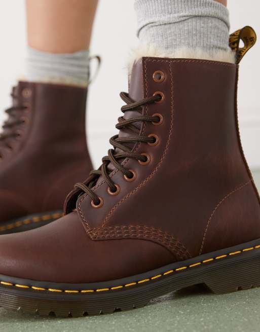 Dr Martens – 1460 Serena – Bruna boots i läder med 8par öljetter och pälsfoder, 2 av 4