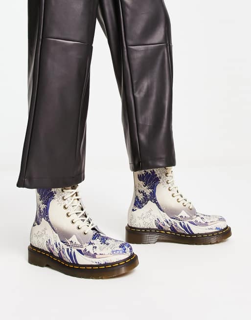 Dr Martens - 1460 The Met - Støvler med 8 snørehuller og stort bølgeprint