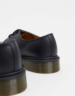 plain black flat shoes