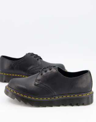 dr martens classic 1461
