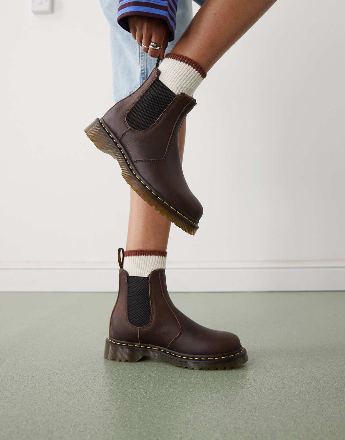 Dr Martens 2976 Chelsea Boot in dark brown