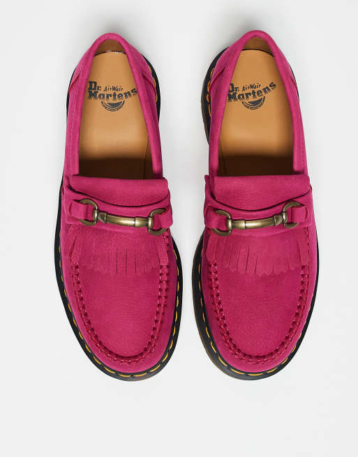 Dr. Martens – Adrian – Fuchsiarosa loafers med tofsar i unisex-modell , 2 av 3
