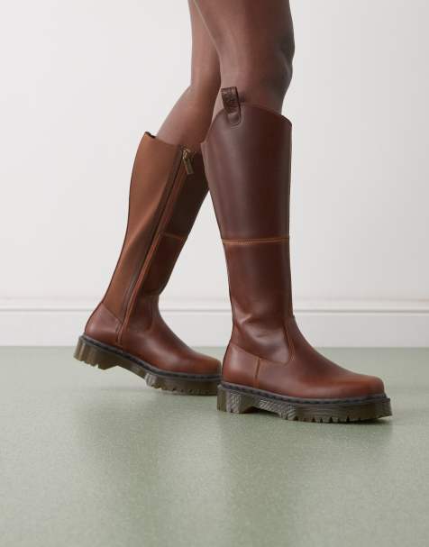 Dr Martens – Amaayah Hi – Reitstiefel aus Leder in Hellbraun - view 1