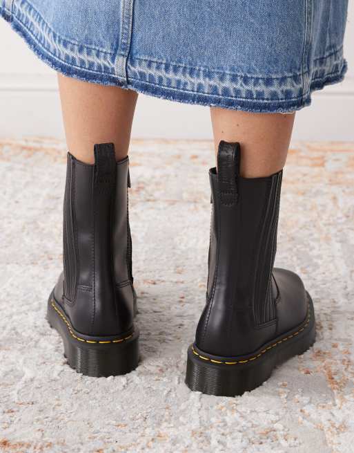 Dr Martens – Amaayah – Svarta låga boots i läder och dra på-stil, 3 av 4