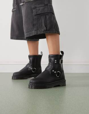 Dr Martens - Ankle-Boots in Schwarz mit Riemendetail
