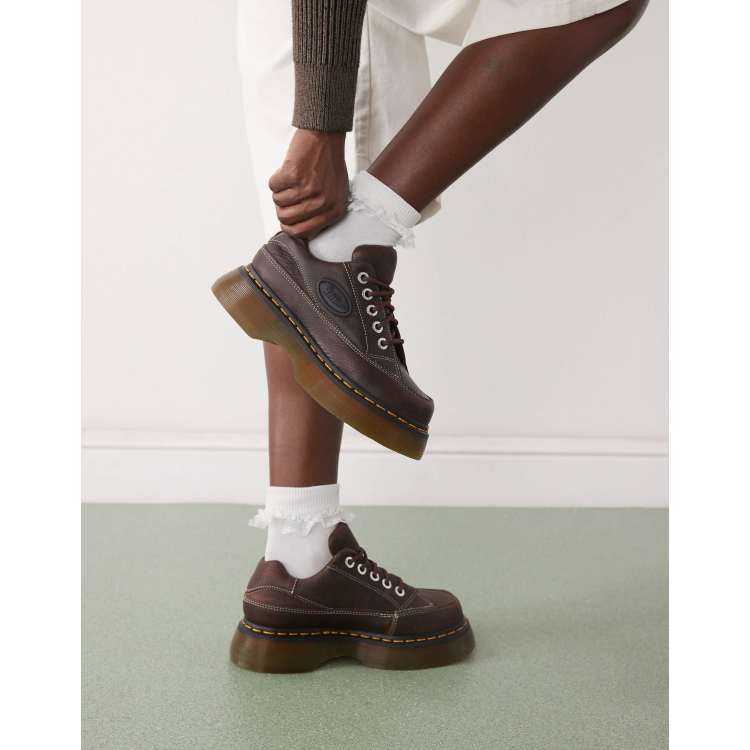 【DR MARTENS】Buzz 5-Eye BUZZ スエード シューズ Buzz 5-eye Grizzly leather shoes in Dark Brown | Dr. Martens