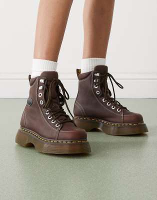 Dr. Martens - Buzz 8i - 8-Ösen-Stiefel in Dunkelbraun