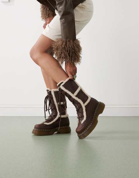 Dr. Martens - Buzz - Brune støvler i læder med imiterede pelskanter og snørebånd - view 1