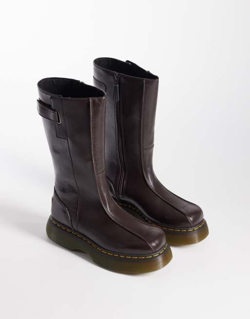 Dr. Martens – Buzz – Hohe Stiefel in glänzendem Braun, 4 von 4