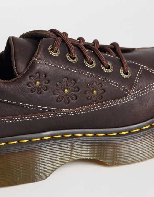 Dr Martens - Buzz - Mørkebrune sko med 5 snørehuller og præget blomstermønster, 3 af 4
