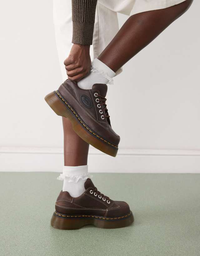 Dr Martens - Buzz - Schoenen met 5 veteroogjes in bruin | ASOS