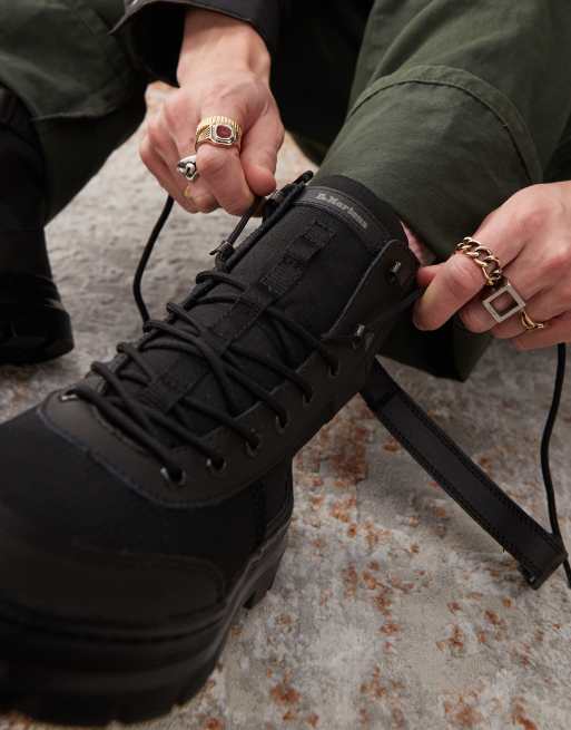 Dr Martens - Comb Tech - Stivaletti unisex neri con 8 paia di occhielli, 4 di 4