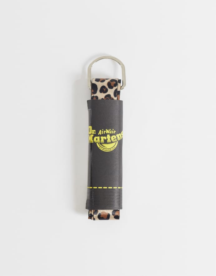Dr. Martens Cordones de 90 cm con estampado de leopardo de satén
