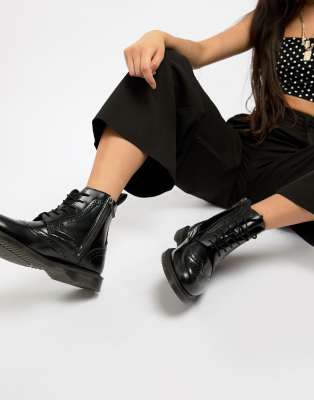martens delphine