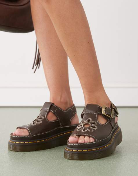 Dr Martens – Dunnet – Bruna sandaler med blomdetaljer - view 1