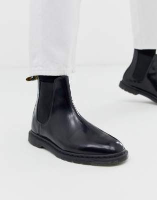 dr martens graeme chelsea boots in black polished smooth