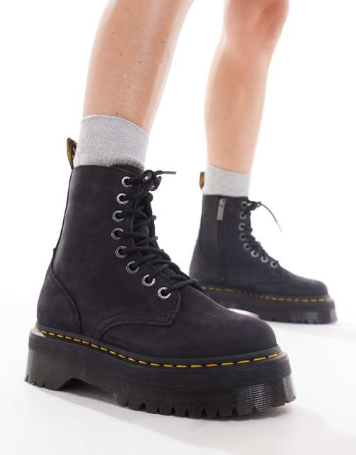 Dr. Martens Jadon III Stiefel aus Nubukleder in Anthrazit mit acht Osen