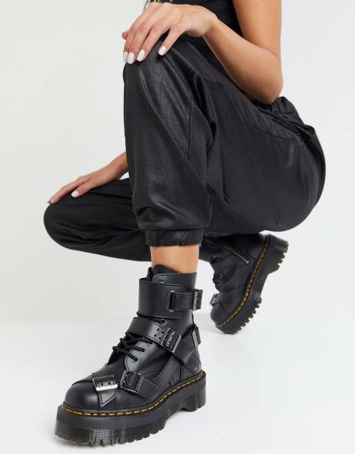 Dr Martens Jadon Stiefel mit dicker Sohle und Schnalle in Schwarz