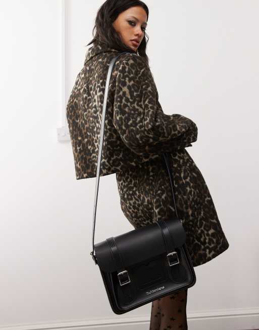 Dr. Martens - Kiev - Unisex - Sort 11-tommers satchel-taske med glat finish