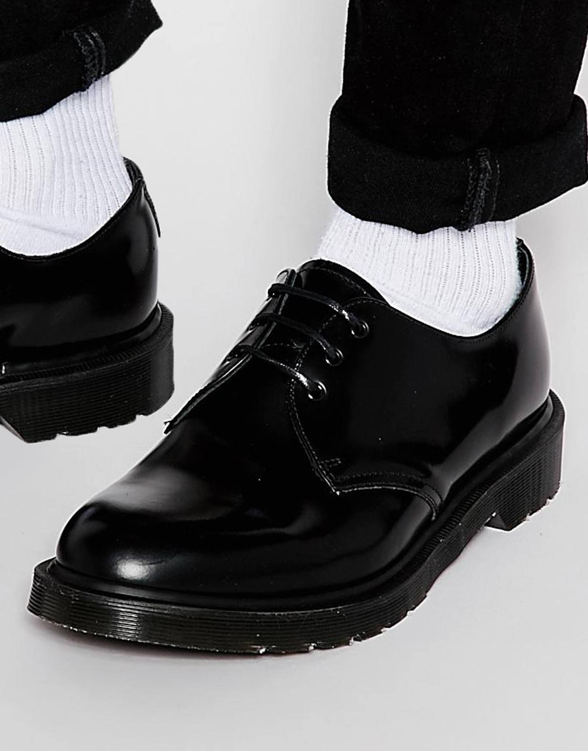 Dr martens england. Dr Martens 1461 mono Black. Dr Martens 1461 made in England. Мартинсы 1461 Amore Black White.