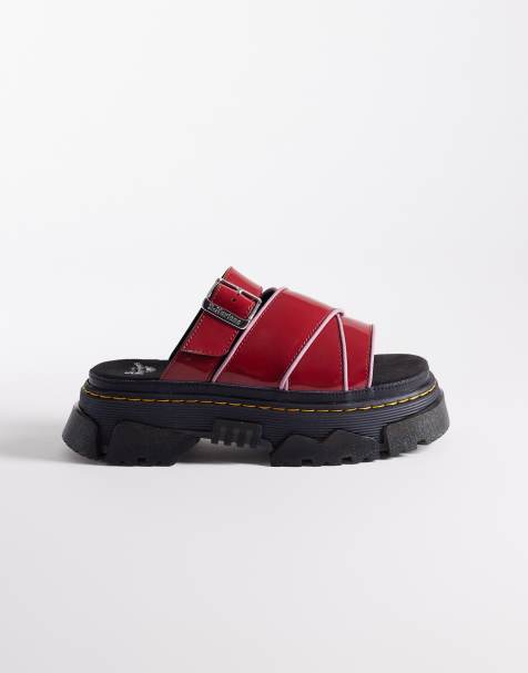 Dr. Martens – Mattison – Slider-Sandalen aus Lackleder in Scharlachrot - view 1