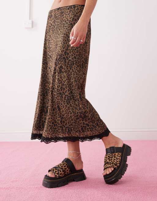 Dr Martens Mattison slides in leopard print