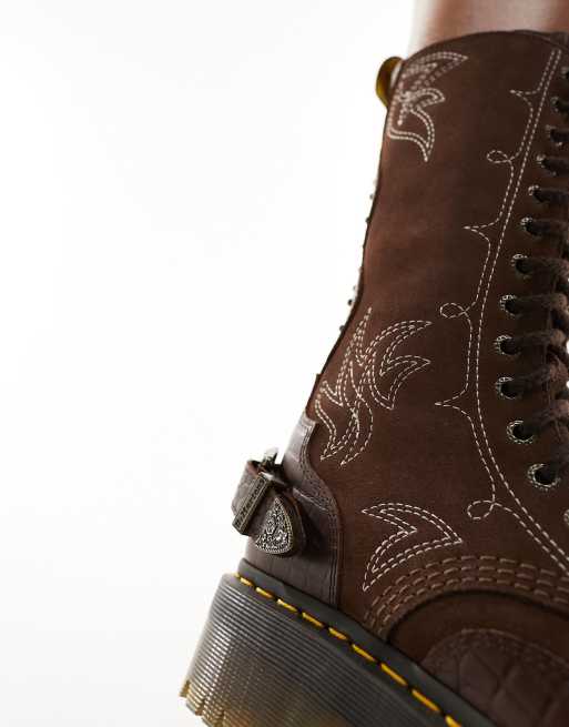 Dr Martens – Quad – Bruna cowboyboots i mocka med 14 par öljetter, 2 av 4