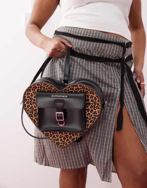 Martens Sac à dos en cœur Imprimé léopard ASOS