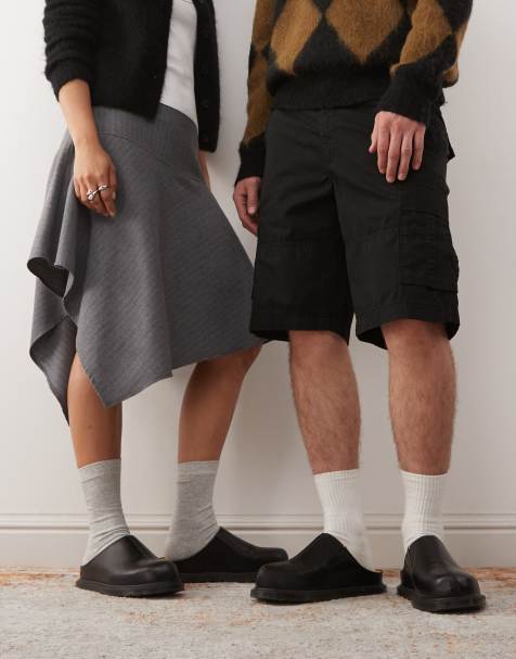 Dr Martens - San - Uniseks muiltjes in zwart - view 1