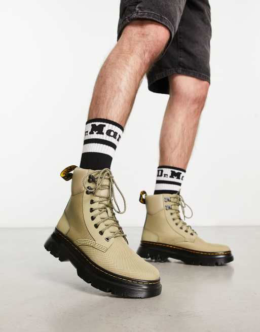 Dr Martens – Tarik – Olivfärgade boots med 8 par öljetter