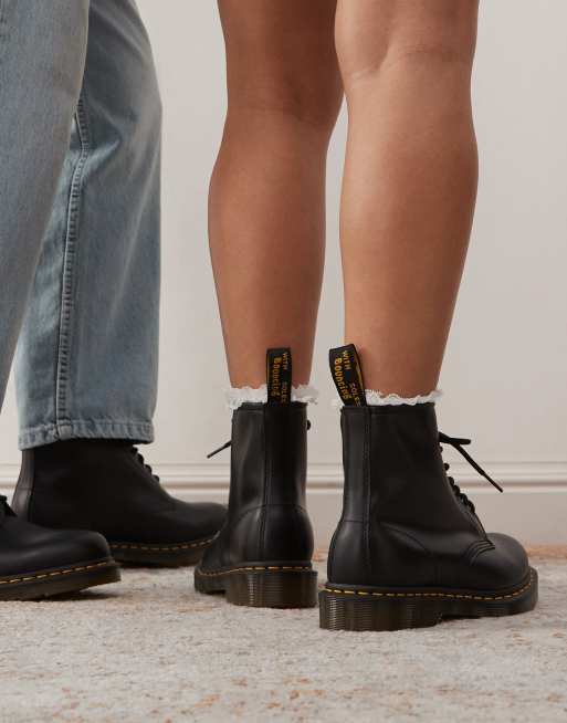 Dr Martens Unisex 1460 8-eye smooth leather lace up boots in black, 4 of 4