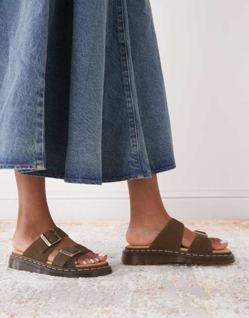 【Dr.Martens】JOSEF R6120 Dr Martens unisex Josef slides in dark olive | ASOS