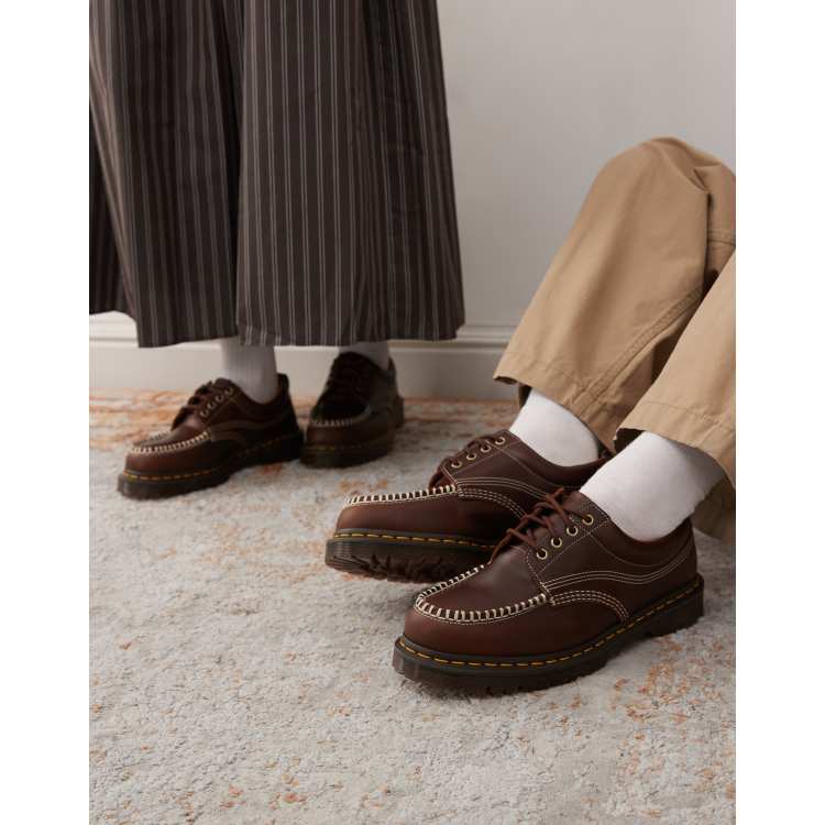 Dr Martens Unisex Lowell contrast stitch shoe in butterscotch