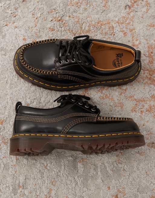 Dr Martens Unisex Lowell contrast stitch shoes in black, 2 of 4