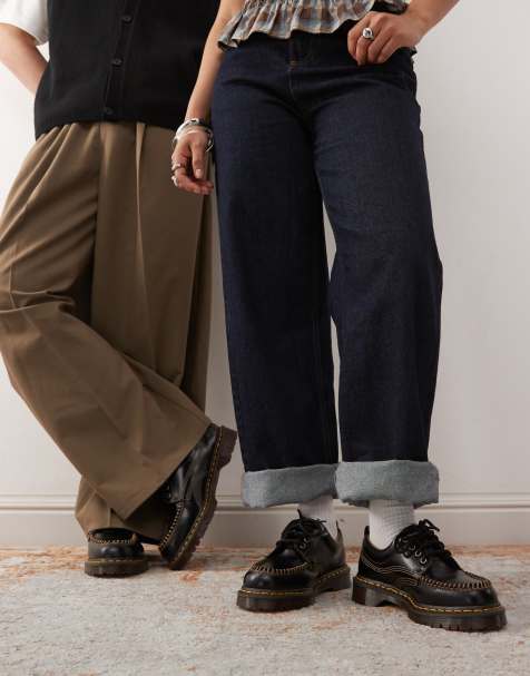 Dr. Martens - Unisex - Lowell - Sorte sko med kontrastsyninger - view 1