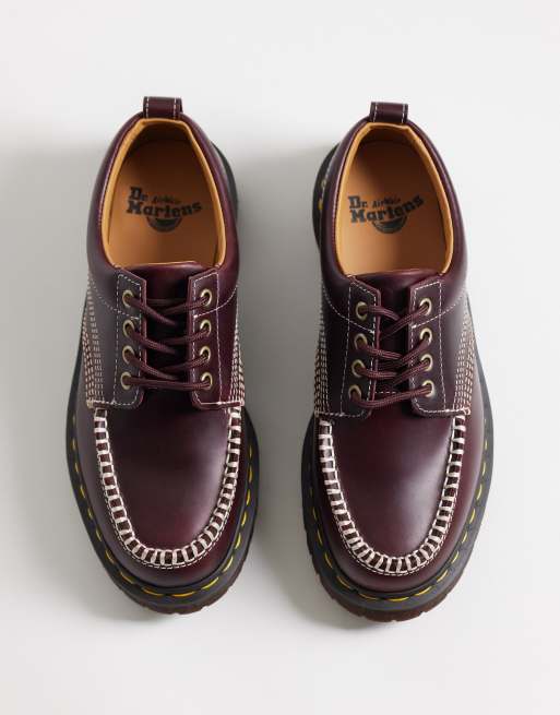 Dr Martens Unisex – Lowell – Wiśniowoczerwone buty z kontrastowymi szwami, 4 z 4