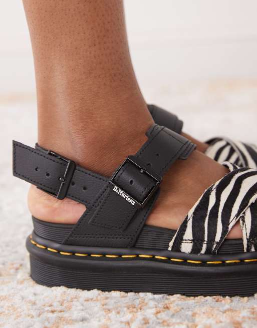 Dr Martens VOSS II Sandalen in zebraprint ASOS