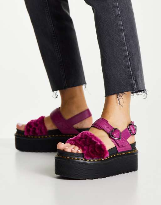 Dr Martens – Voss Quad – Flauschige Sandalen in Fuchsia mit herzförmigen Details, 4 von 4