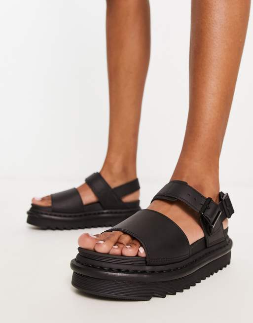 Dr Martens – Voss – Svarta platta lädersandaler med tjock sula