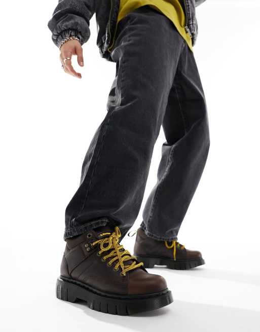 Dr. Martens – Woodard – Wanderstiefel in Braun | ASOS