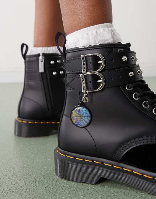 Dr Martens x Wednesday 1460 – Schwarze Stiefel ASOS