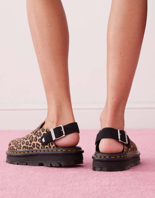Dr Martens – ZebZag – Mules mit Leopardenmuster | ASOS