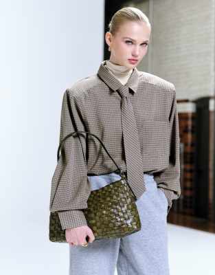 Dragon Diffusion - H Salvage - Schultertasche aus gewebtem Leder in Khakigrün